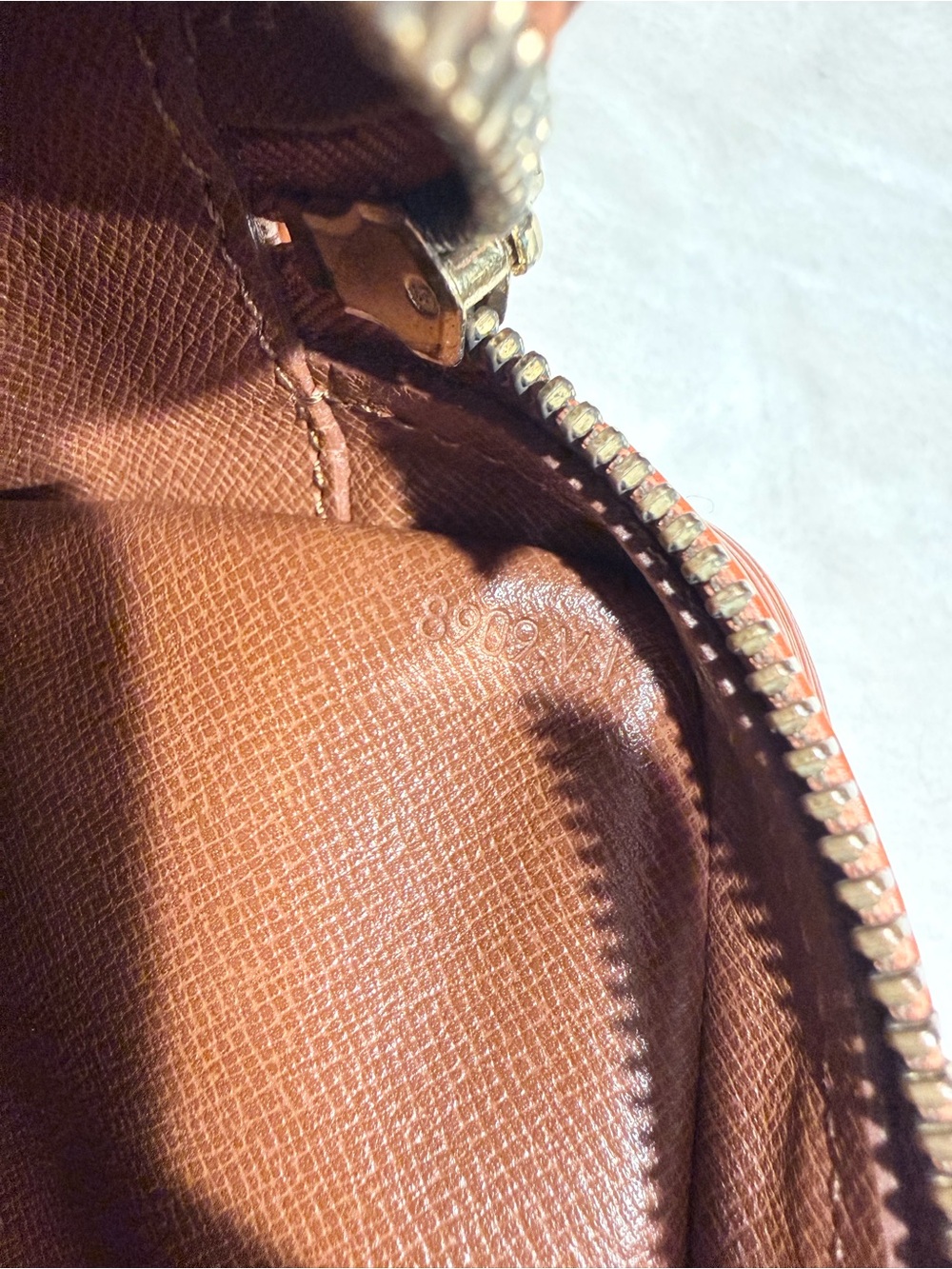 Vintage Louis Vuitton Epi Jeune Fille MM shoulder bag in Kenya Brown leather - Picture 10 of 10
